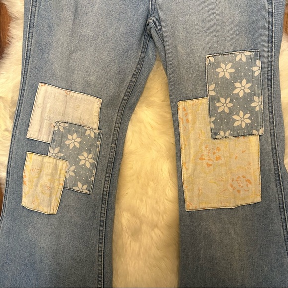 Wrangler Billabong Flare Jeans with Patchwork Size 26 - Picture 4 of 9